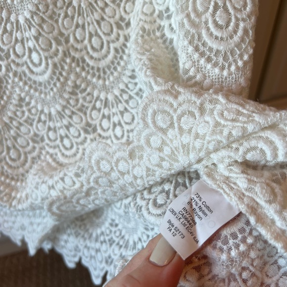 Classic white lace size small top from Madewell.  Excellent condition. - Picture 4 of 6